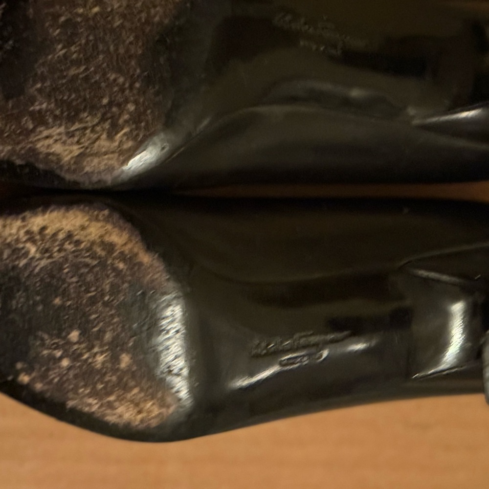 Salvatore Ferragamo Black Leather Buckle Detail Pumps Size 38 preowned size 8 - Picture 3 of 5